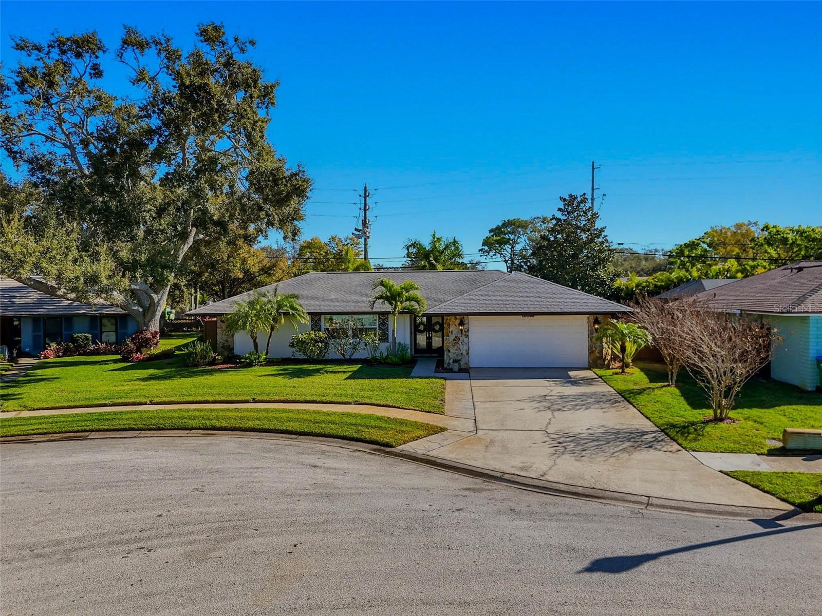 Image 4 of 44 For 10099 Linden Place Drive