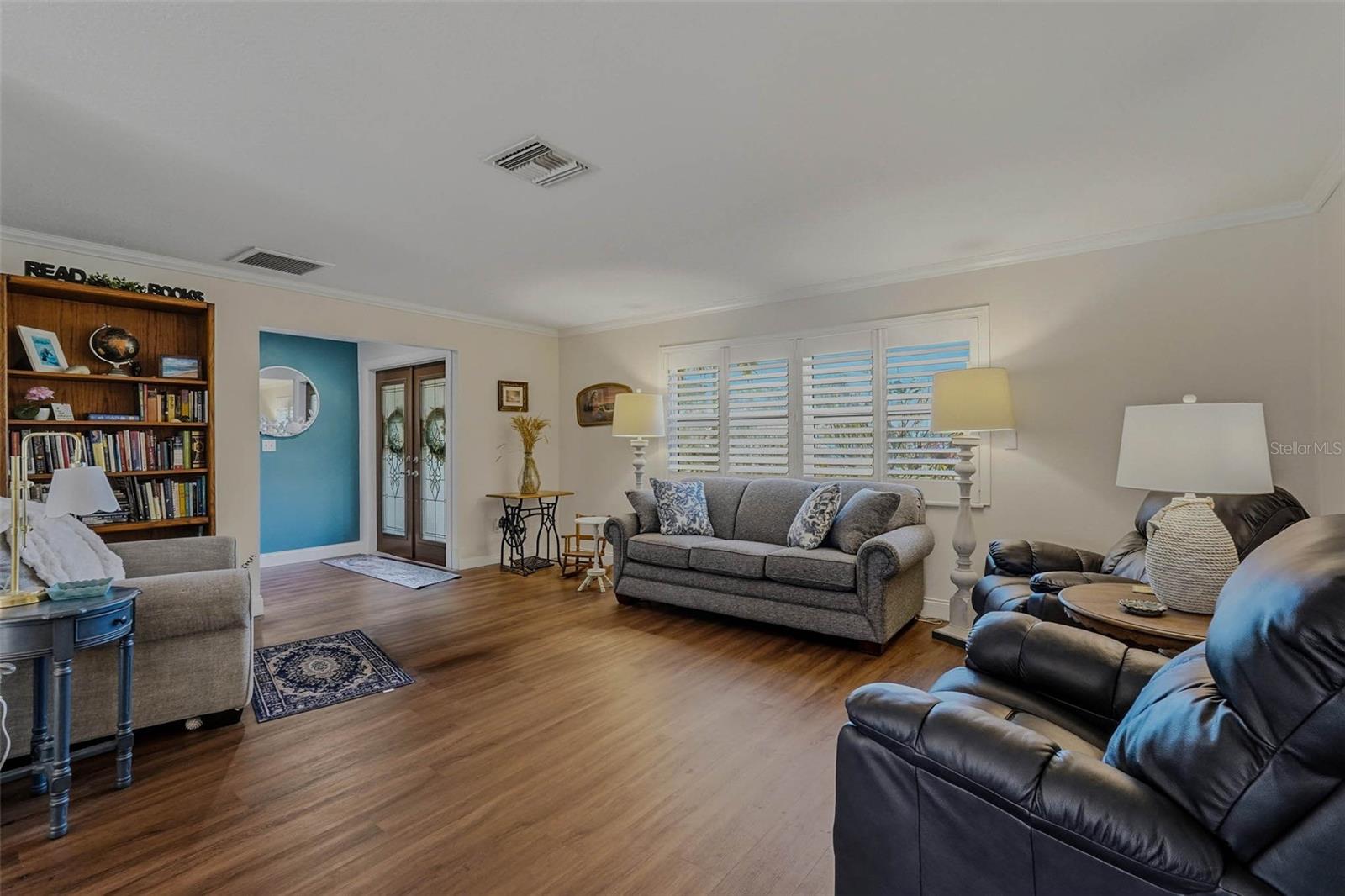 Image 9 of 44 For 10099 Linden Place Drive