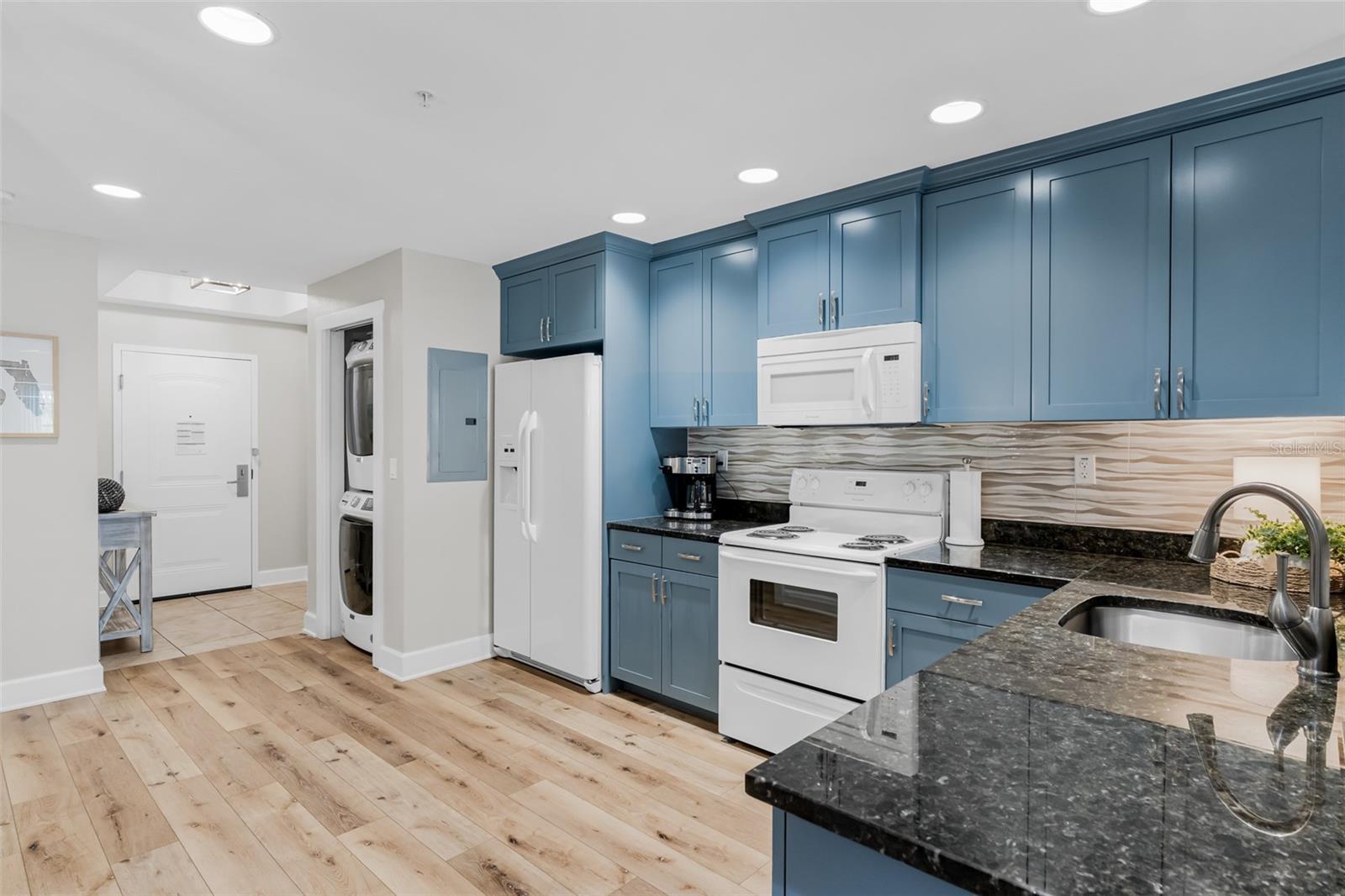 Image 13 of 51 For 399 2nd Street 215