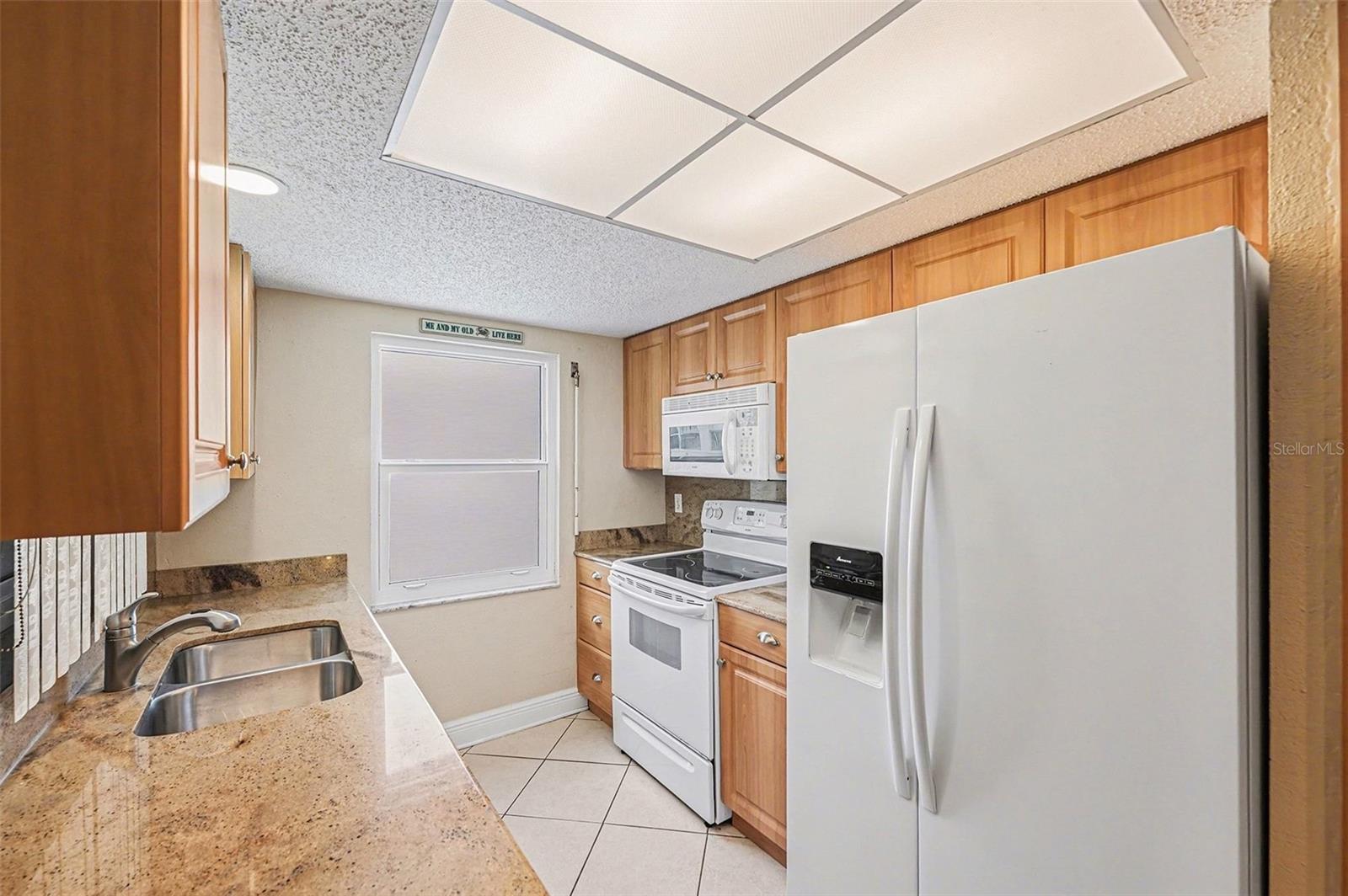 Image 13 of 35 For 19500 Gulf Boulevard 102