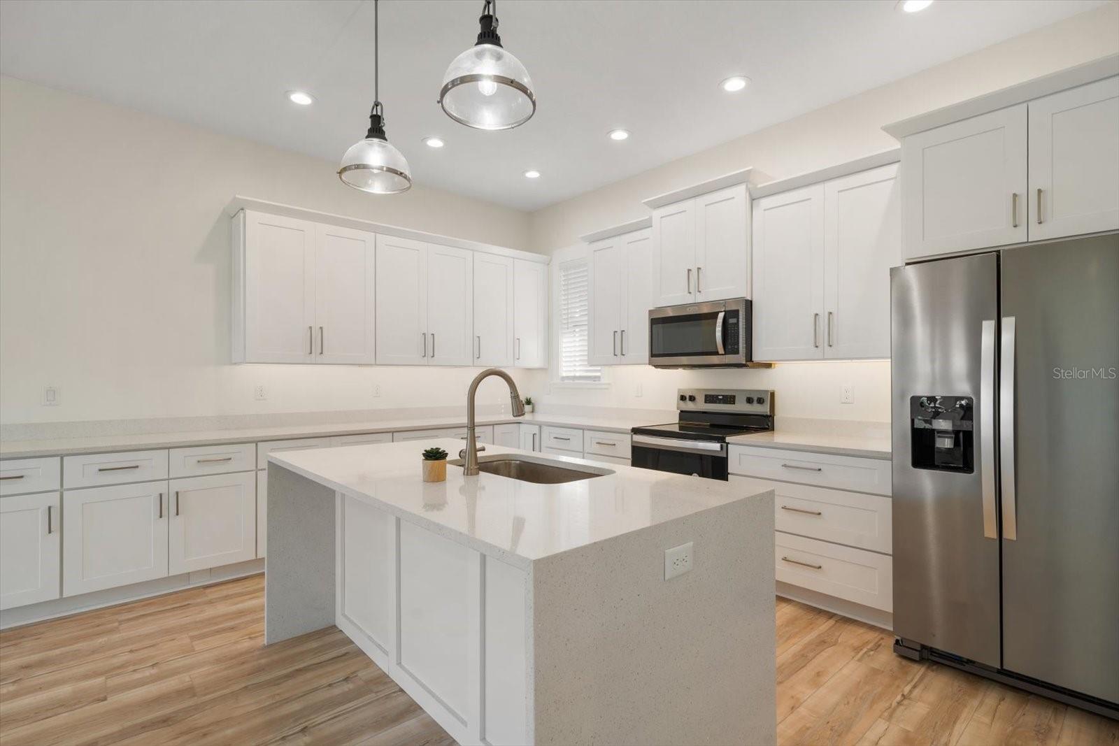 Image 11 of 58 For 14733 Sunset Drive