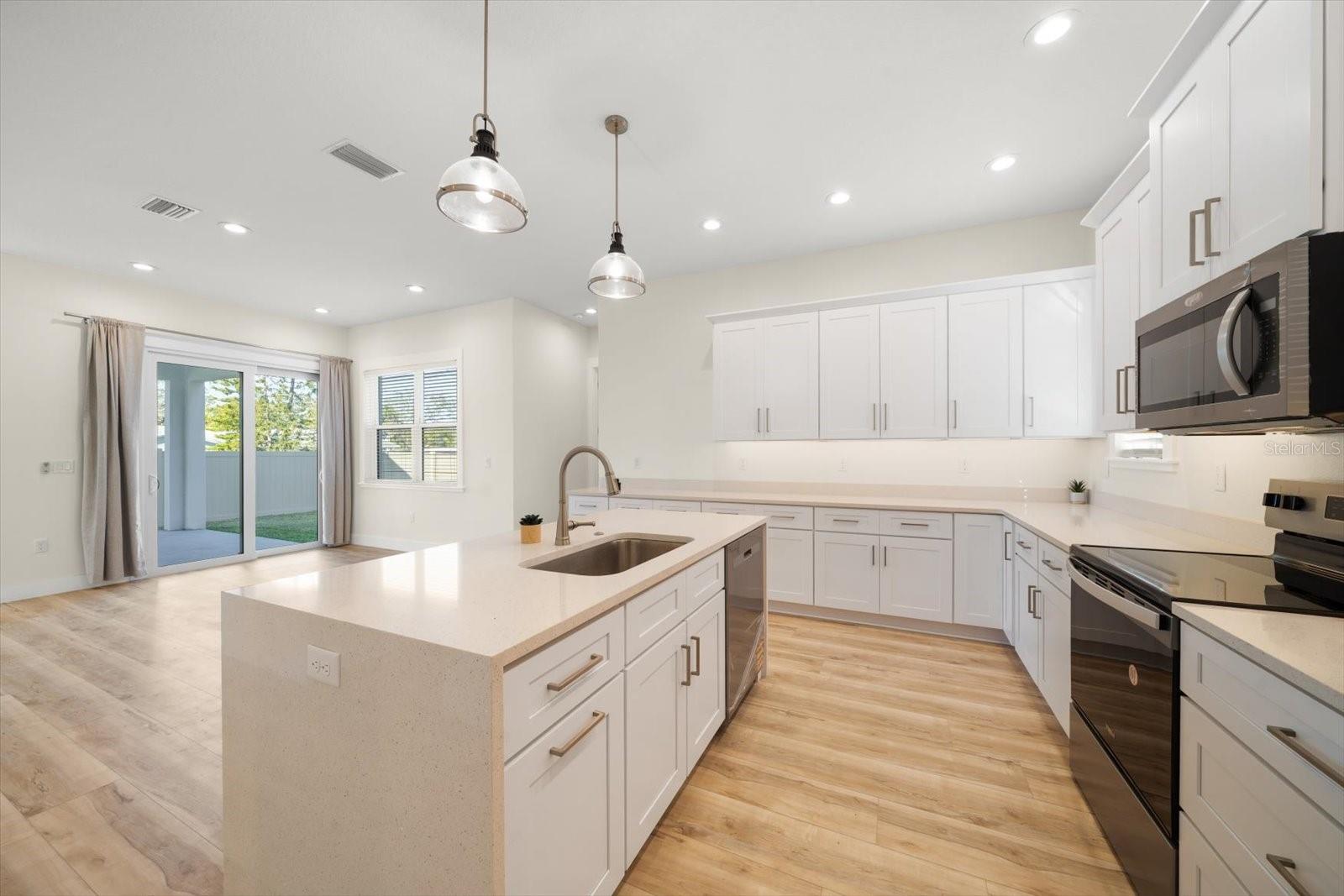 Image 12 of 58 For 14733 Sunset Drive