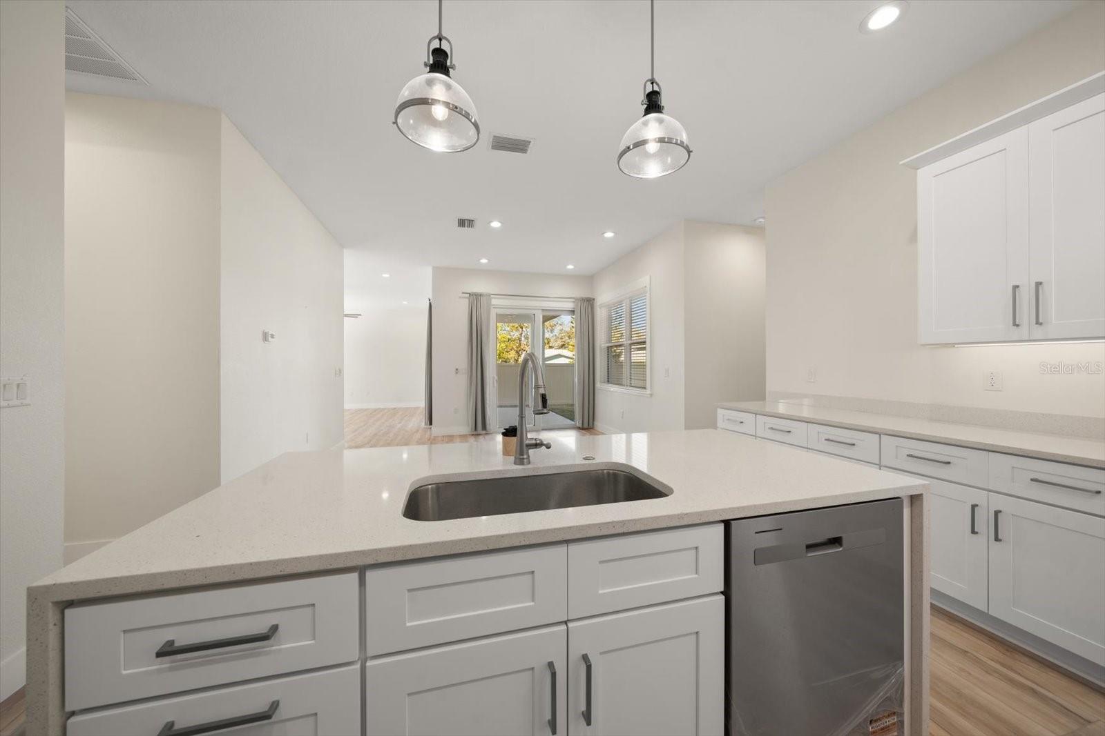 Image 15 of 58 For 14733 Sunset Drive