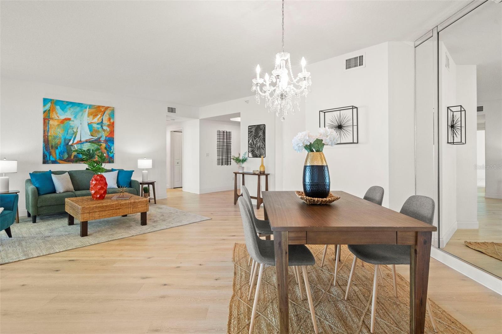 Listing photo id 13 for 1170 Gulf Boulevard 1105