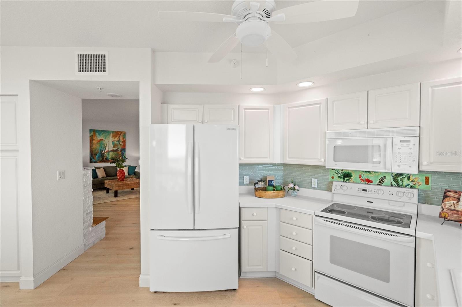 Listing photo id 22 for 1170 Gulf Boulevard 1105