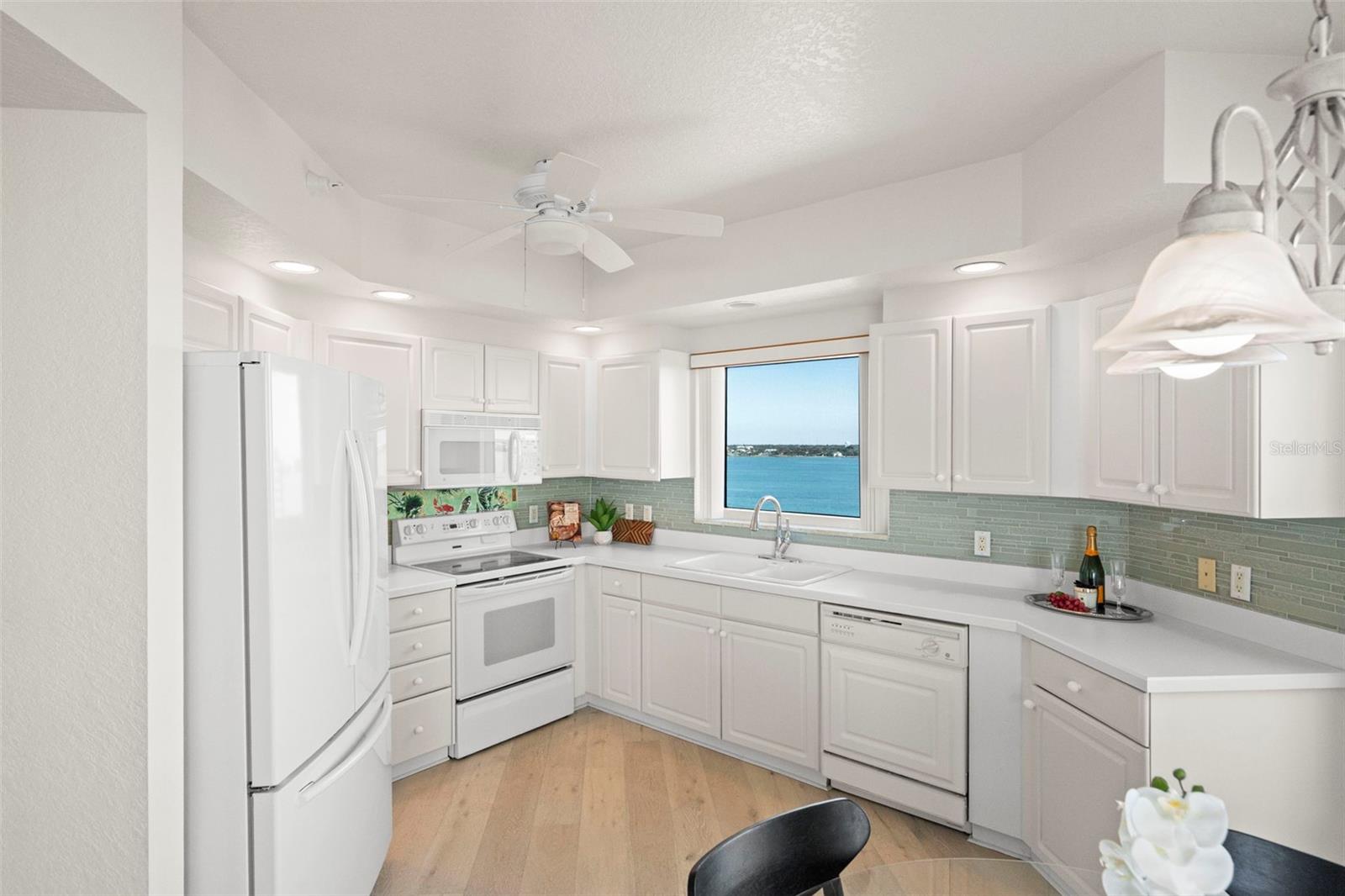 Listing photo id 23 for 1170 Gulf Boulevard 1105