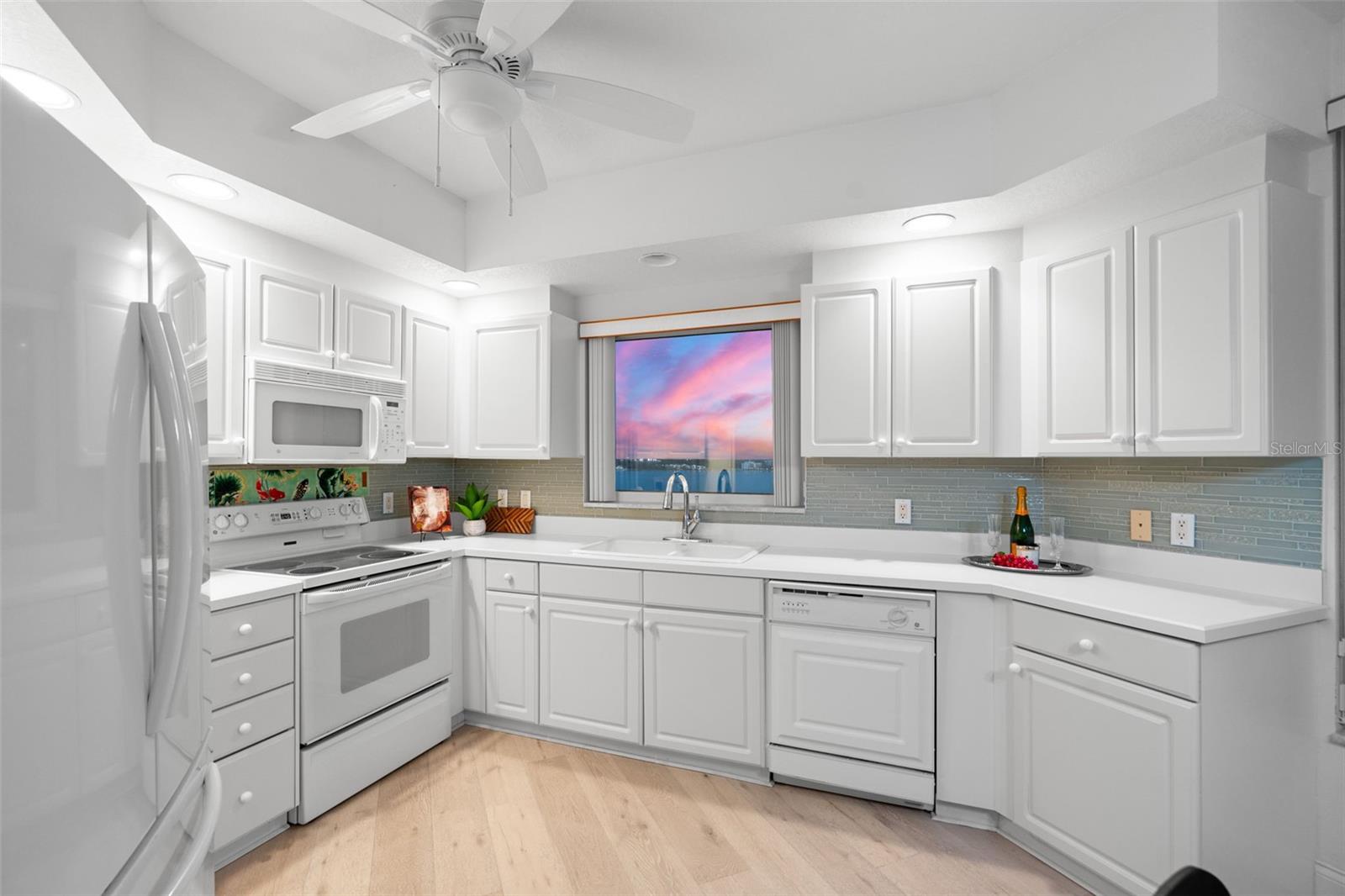 Listing photo id 24 for 1170 Gulf Boulevard 1105