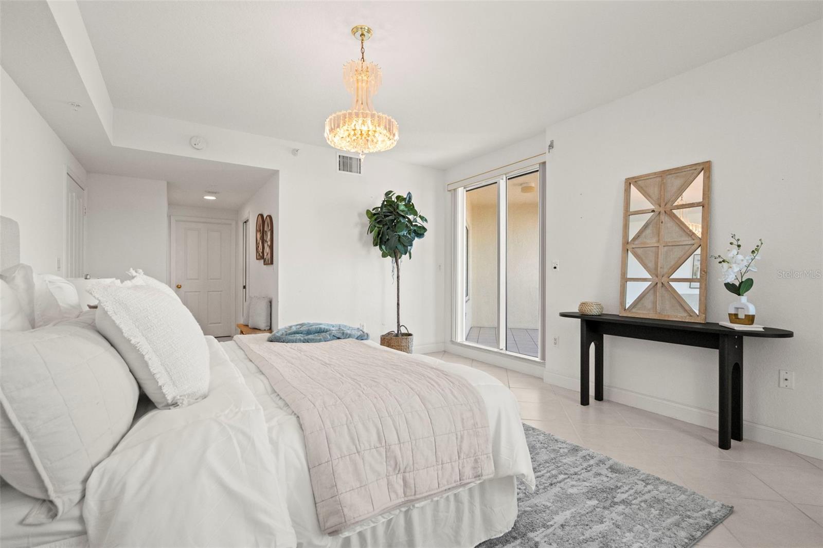 Listing photo id 32 for 1170 Gulf Boulevard 1105