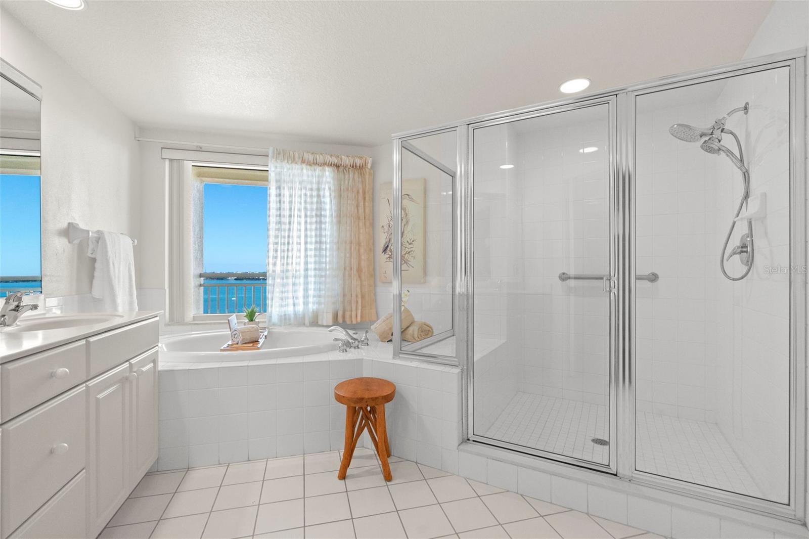 Listing photo id 37 for 1170 Gulf Boulevard 1105