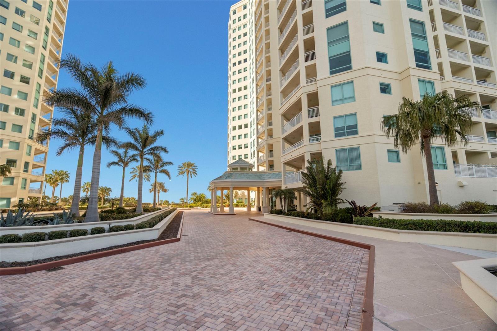 Listing photo id 2 for 1170 Gulf Boulevard 1105