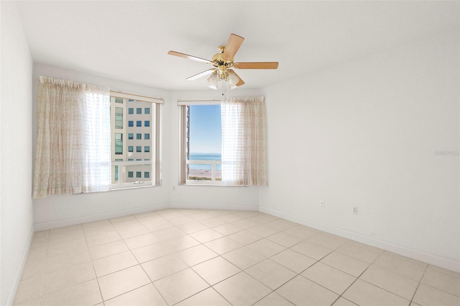 Listing photo id 40 for 1170 Gulf Boulevard 1105