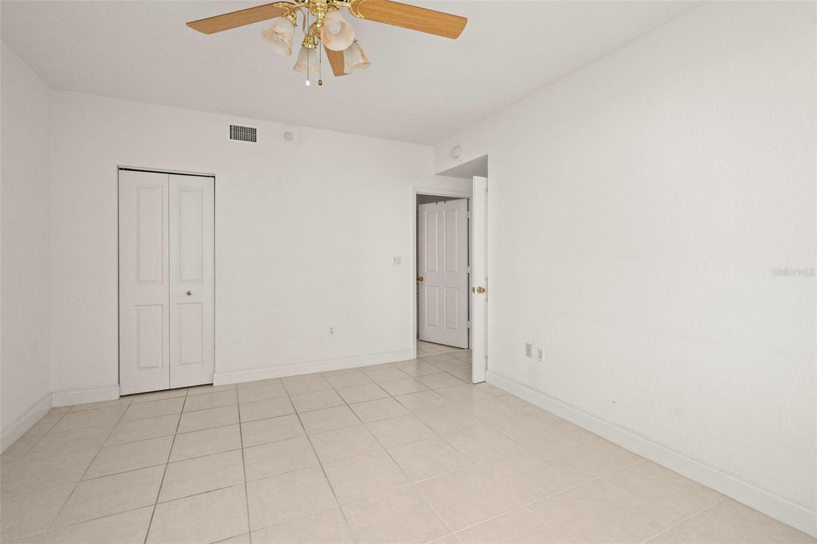 Listing photo id 41 for 1170 Gulf Boulevard 1105