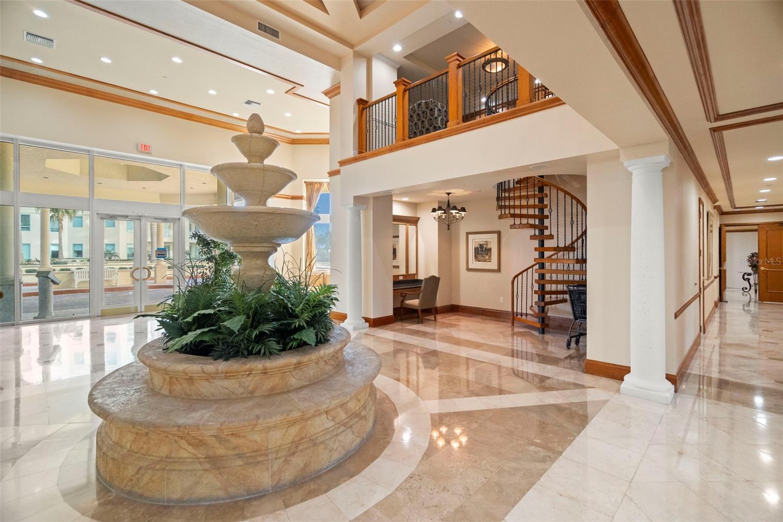 Listing photo id 3 for 1170 Gulf Boulevard 1105