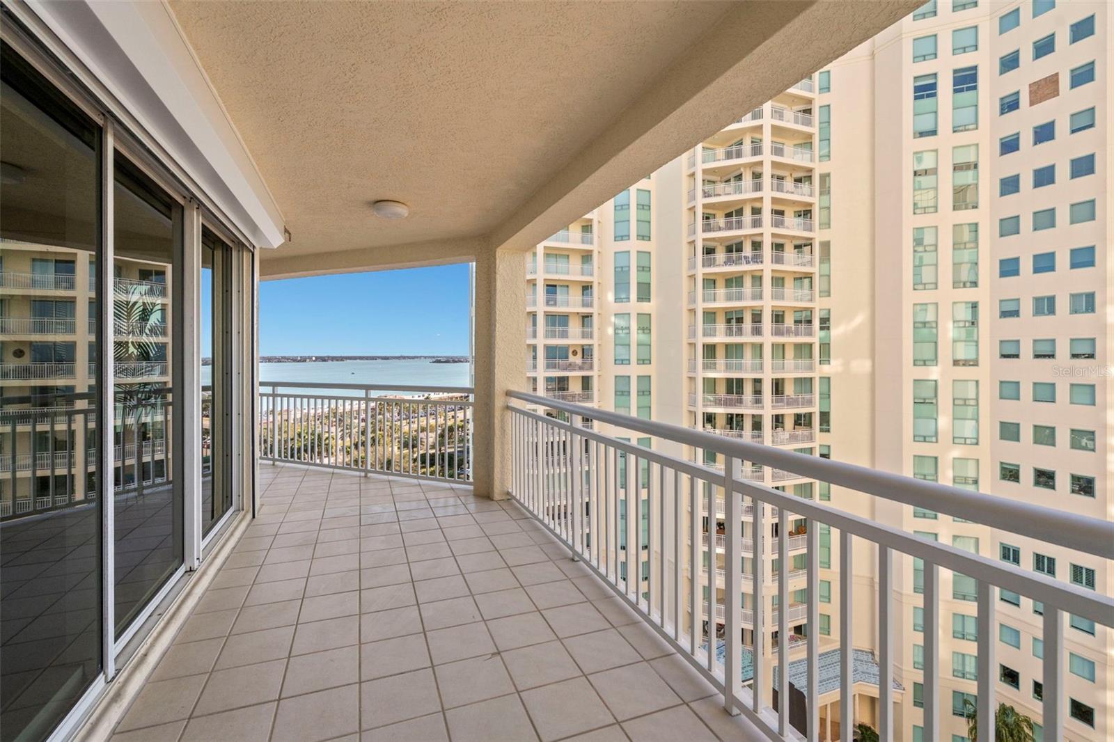 Listing photo id 48 for 1170 Gulf Boulevard 1105
