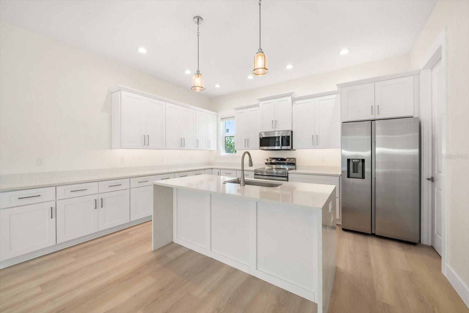 Image 12 of 65 For 14723 Sunset Drive