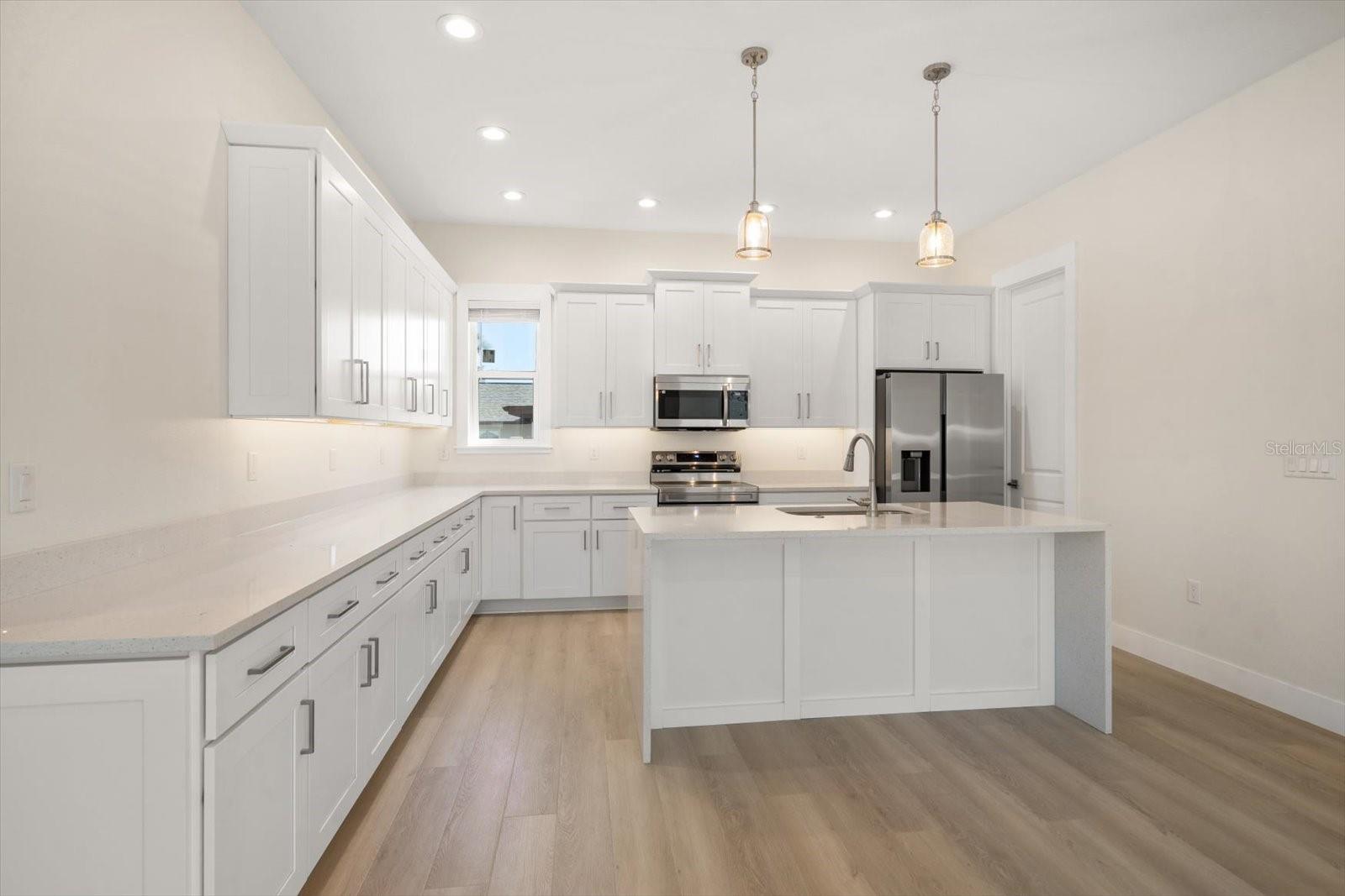 Image 13 of 65 For 14723 Sunset Drive