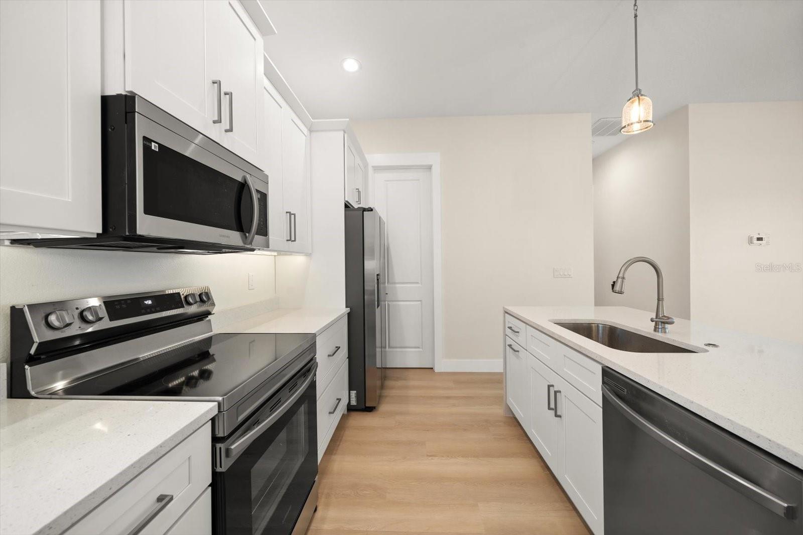 Image 14 of 65 For 14723 Sunset Drive