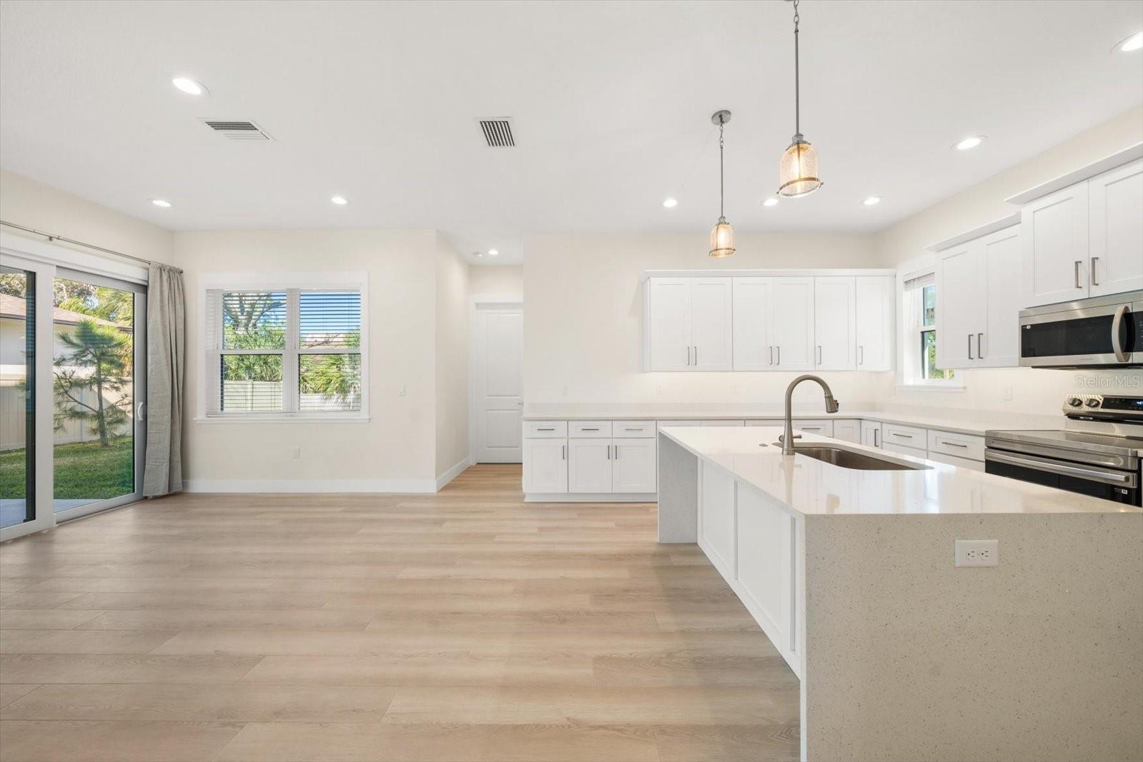 Image 15 of 65 For 14723 Sunset Drive