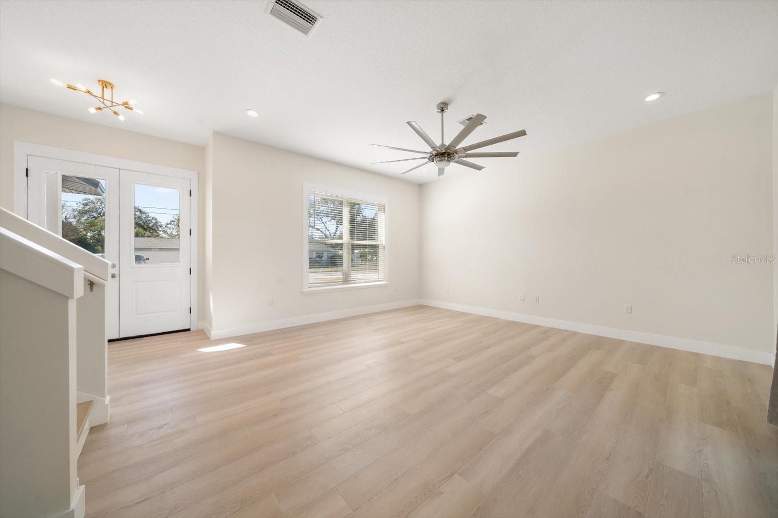 Image 7 of 65 For 14723 Sunset Drive