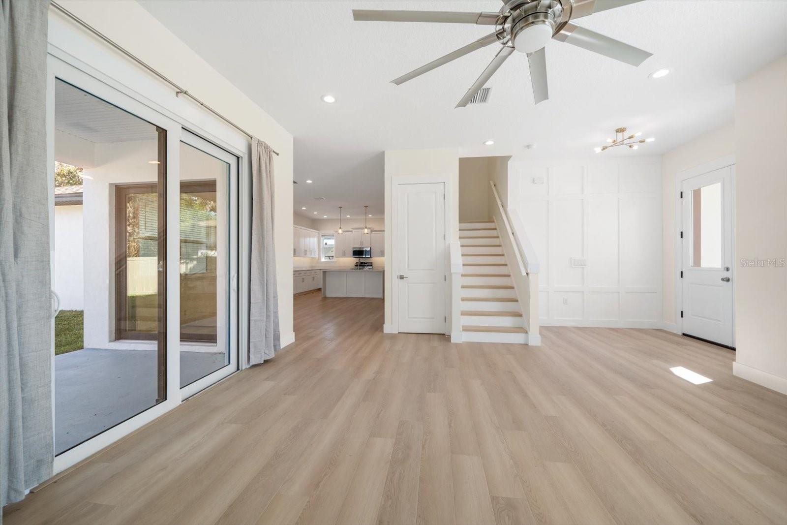 Image 9 of 65 For 14723 Sunset Drive