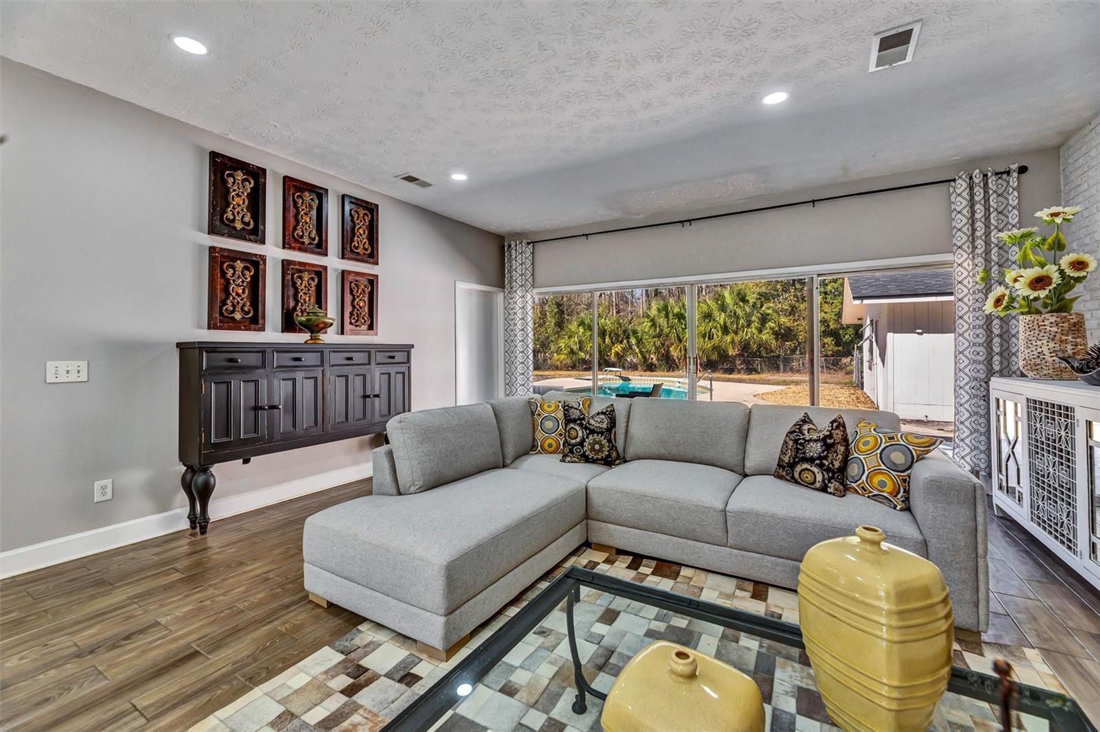 Image 10 of 41 For 7569 Park City Drive