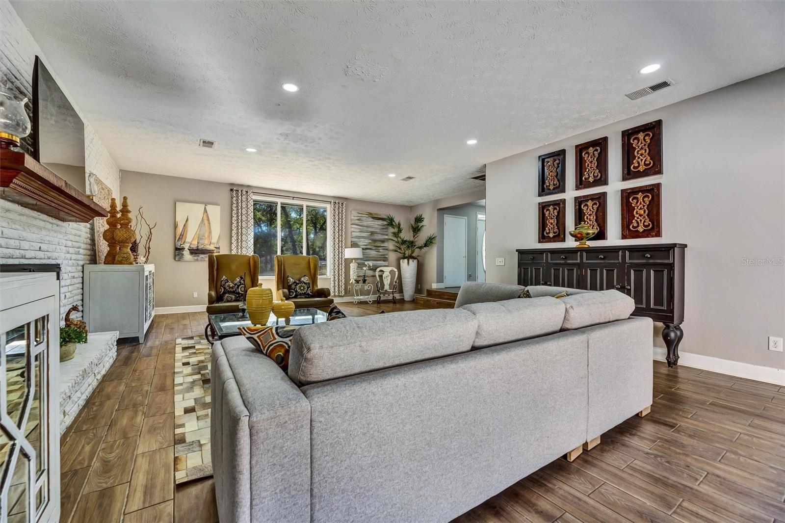 Image 12 of 41 For 7569 Park City Drive