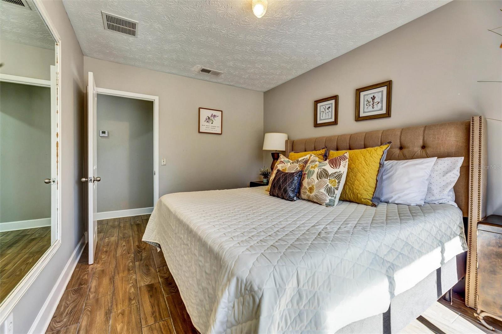 Image 25 of 41 For 7569 Park City Drive