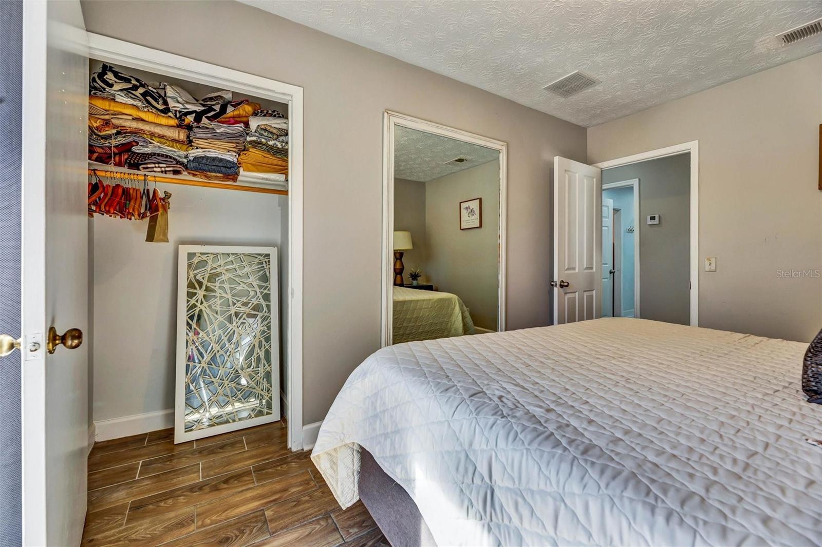 Image 26 of 41 For 7569 Park City Drive