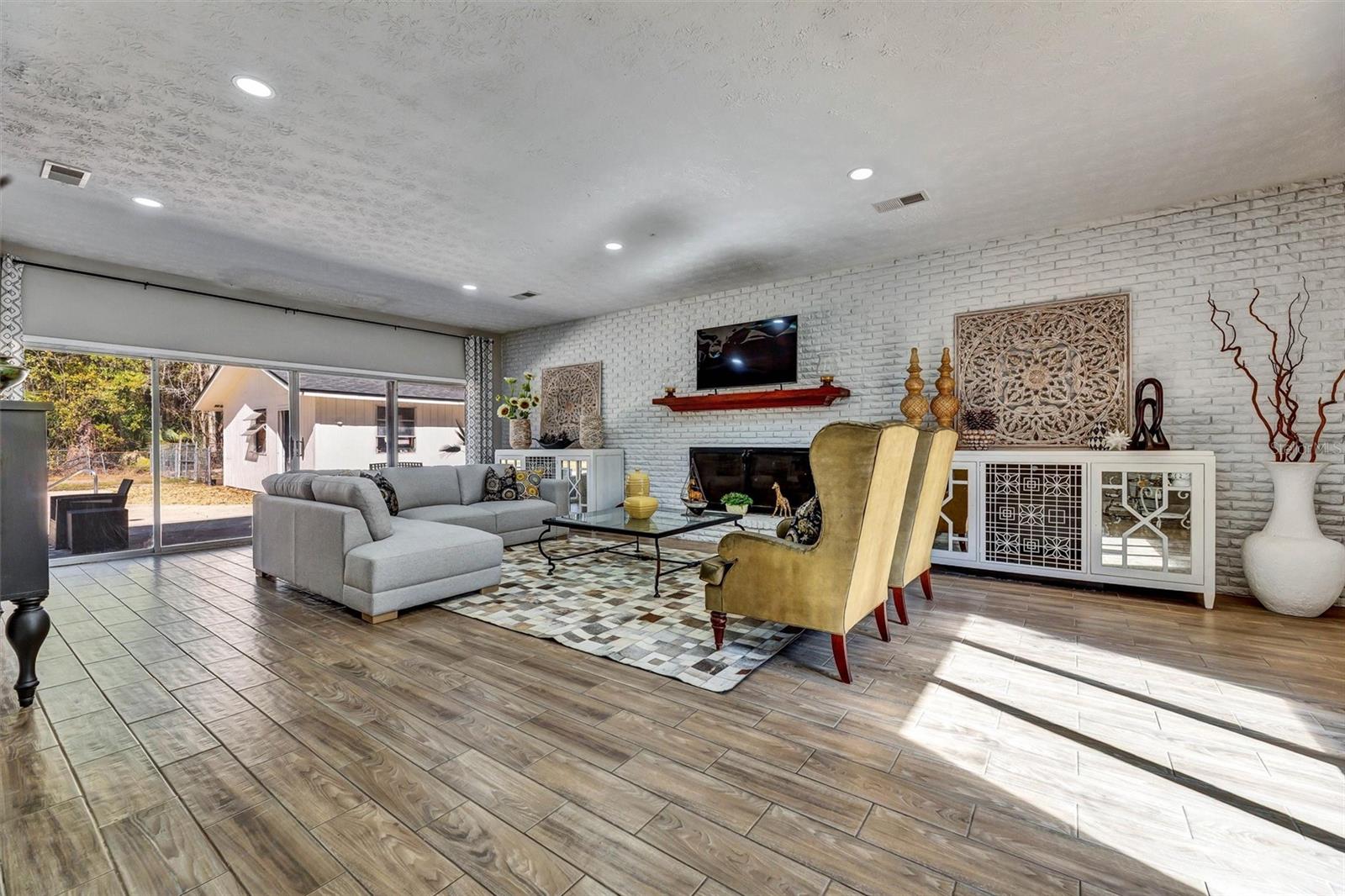 Image 8 of 41 For 7569 Park City Drive