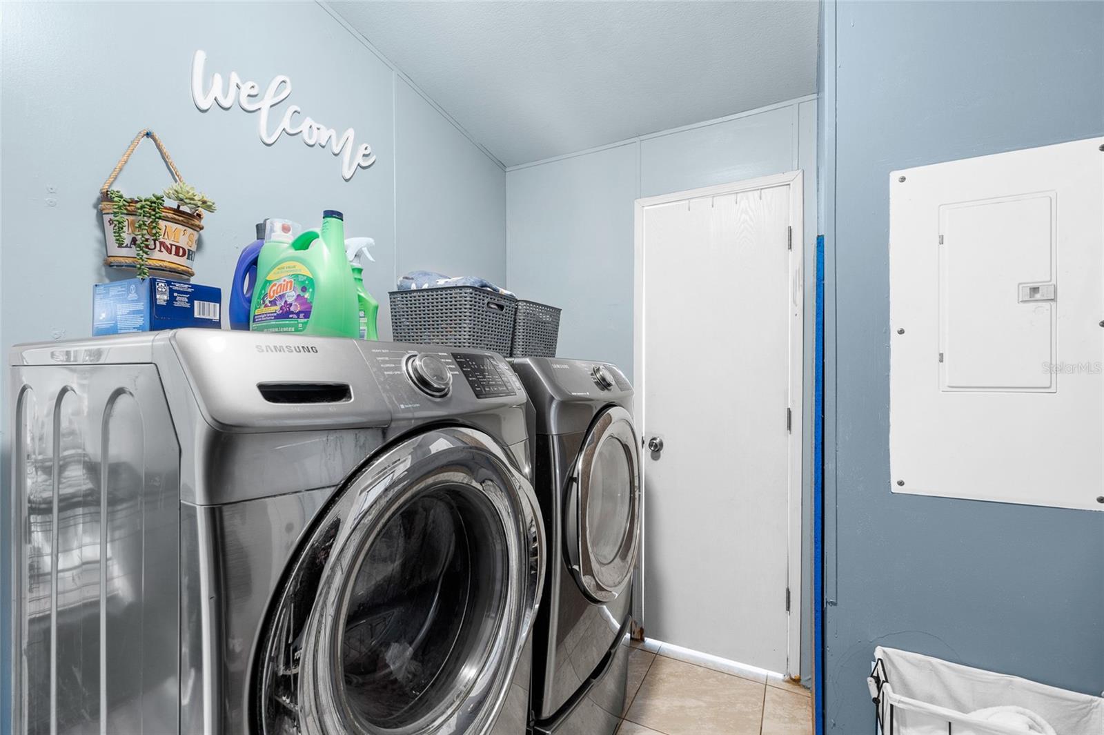 Image 24 of 42 For 8742 Brazil  