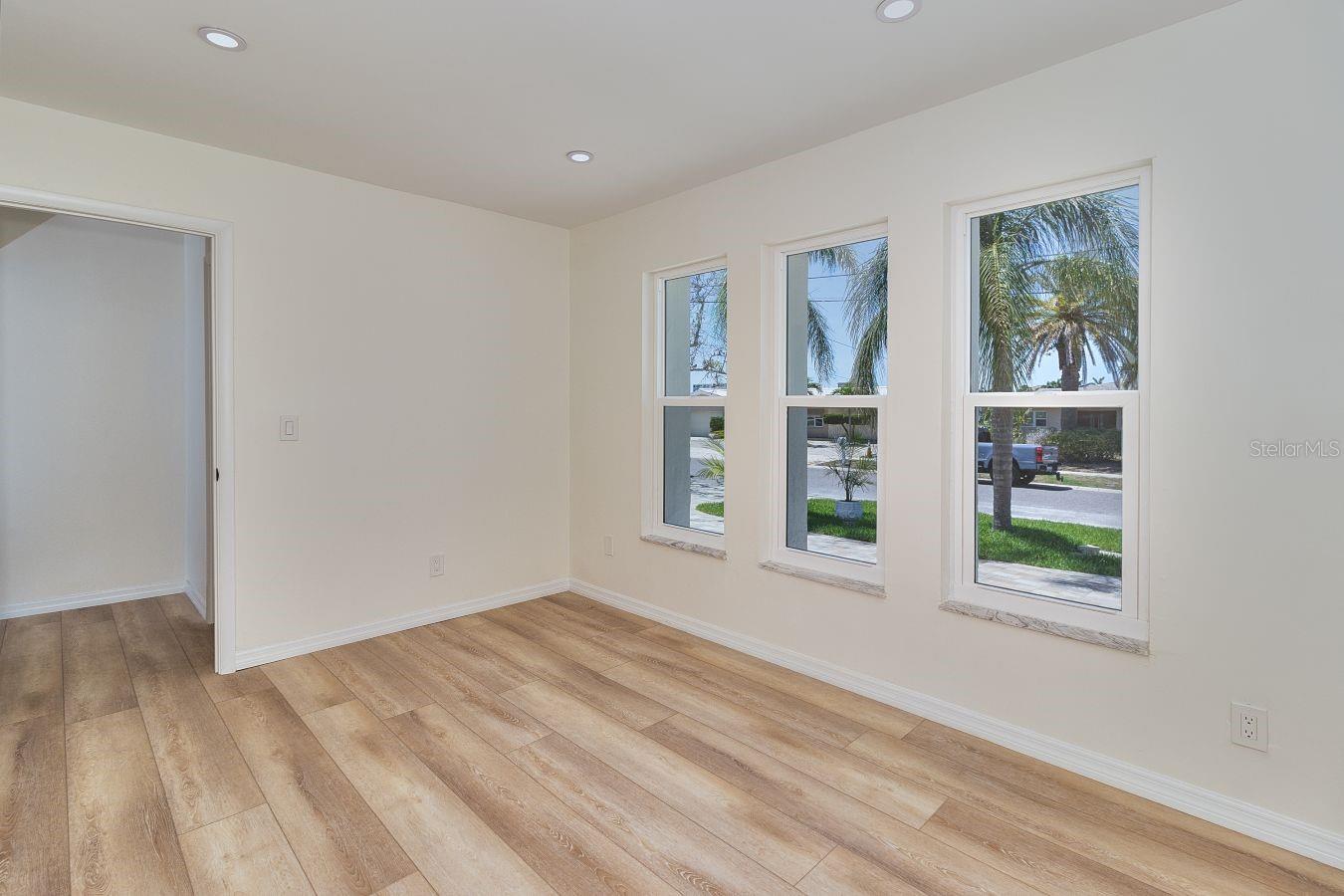 Image 19 of 39 For 451 Palm Island Ne