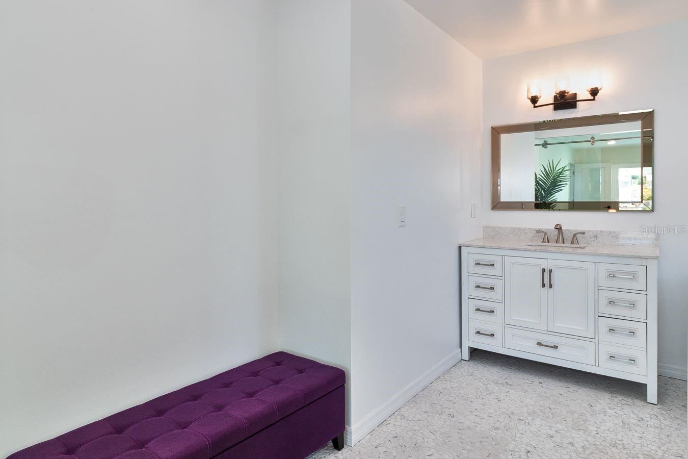 Image 21 of 39 For 451 Palm Island Ne