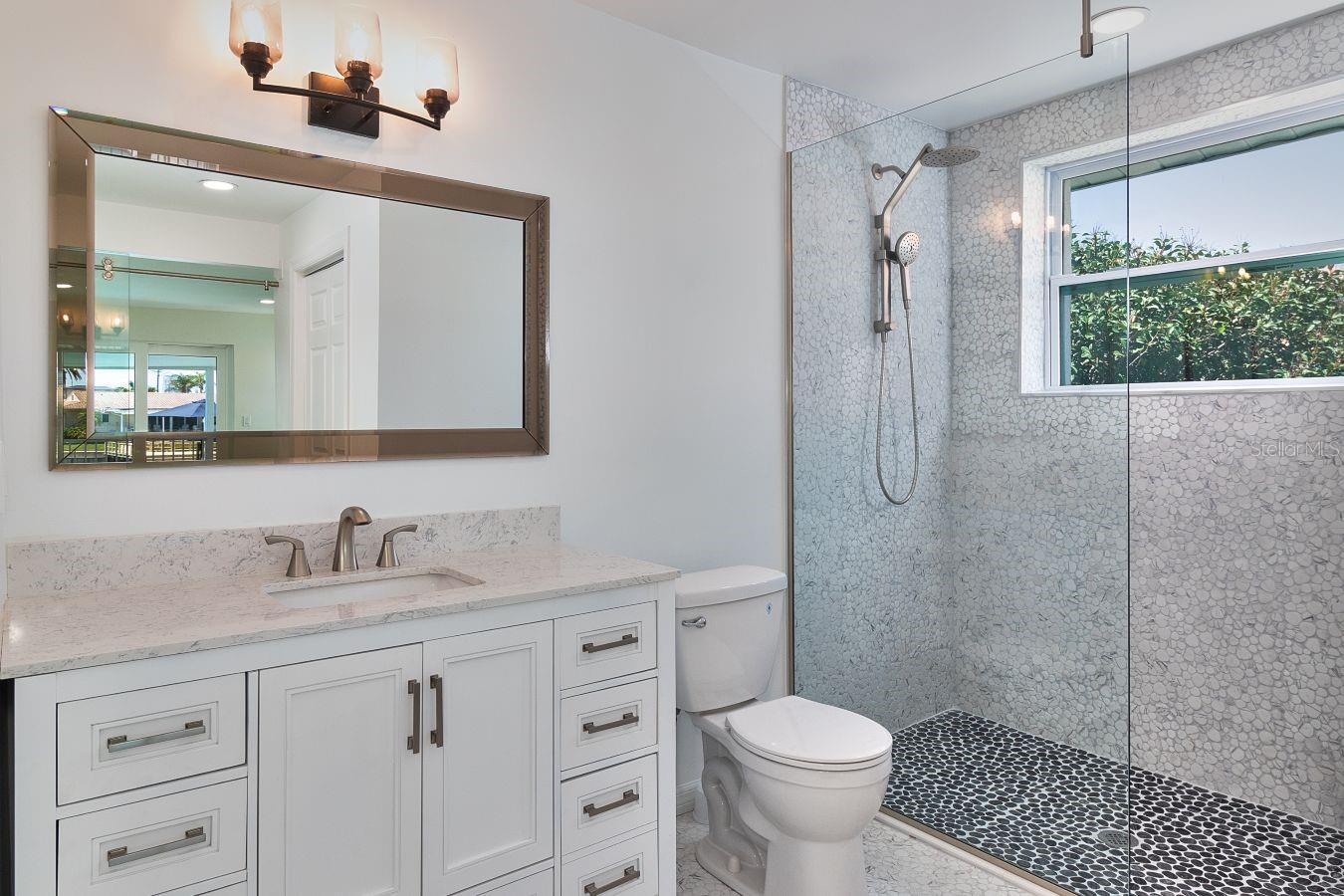 Image 22 of 39 For 451 Palm Island Ne