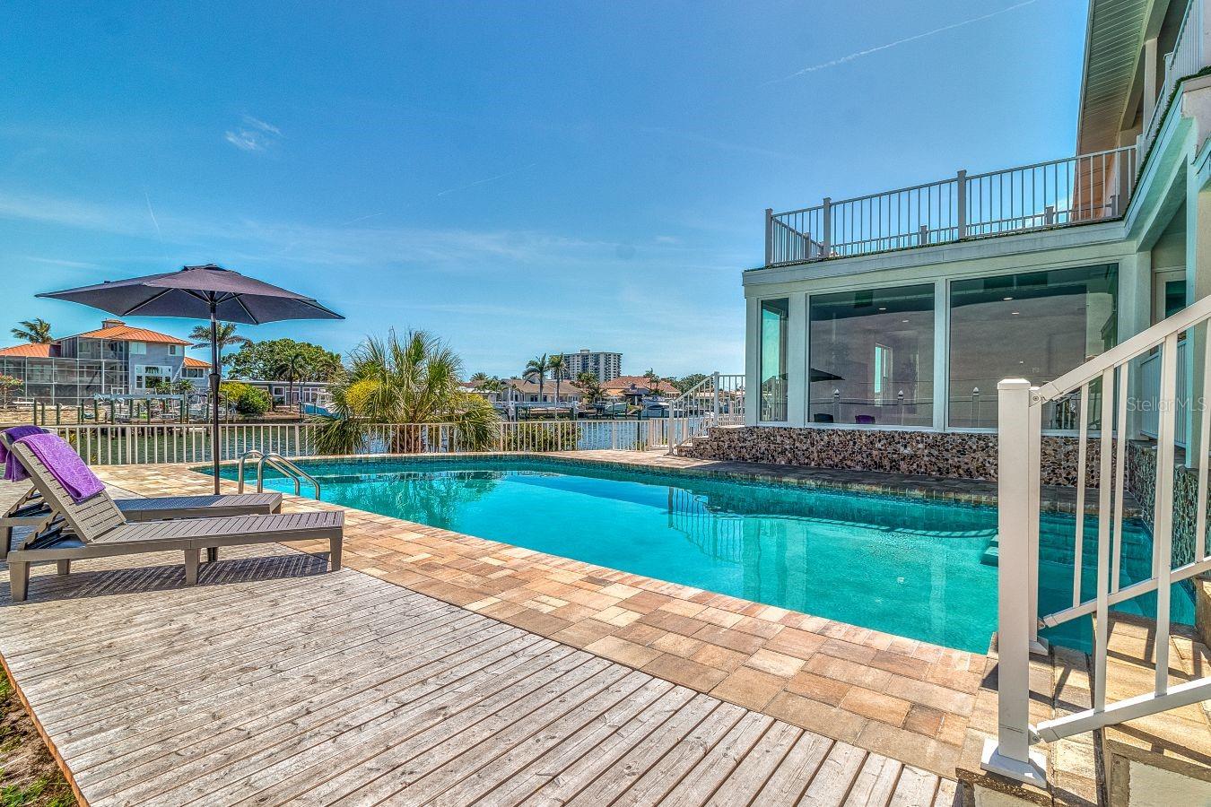 Image 30 of 39 For 451 Palm Island Ne