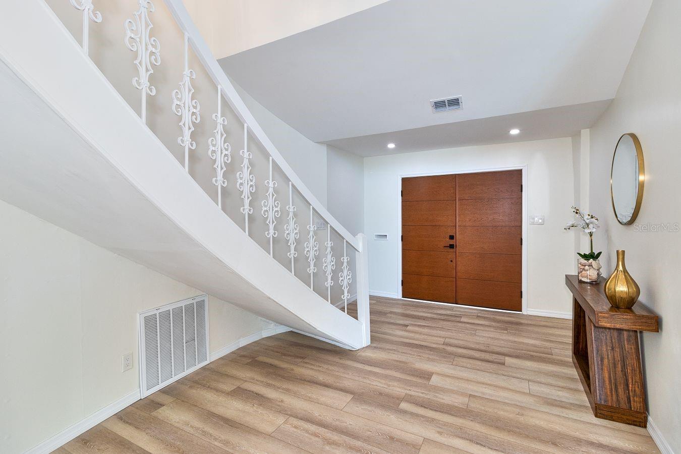 Image 5 of 39 For 451 Palm Island Ne