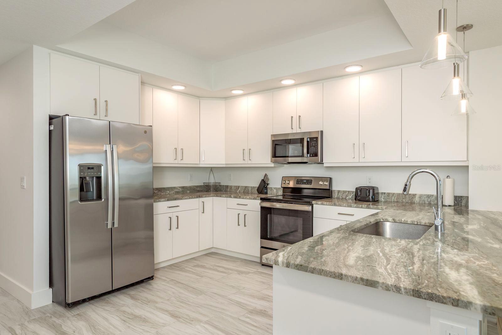 Image 10 of 37 For 415 Island Way  402