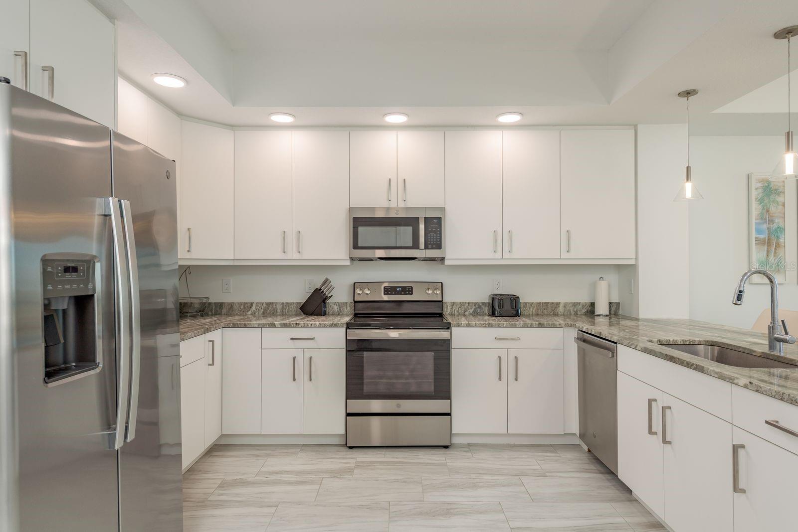 Image 11 of 37 For 415 Island Way  402