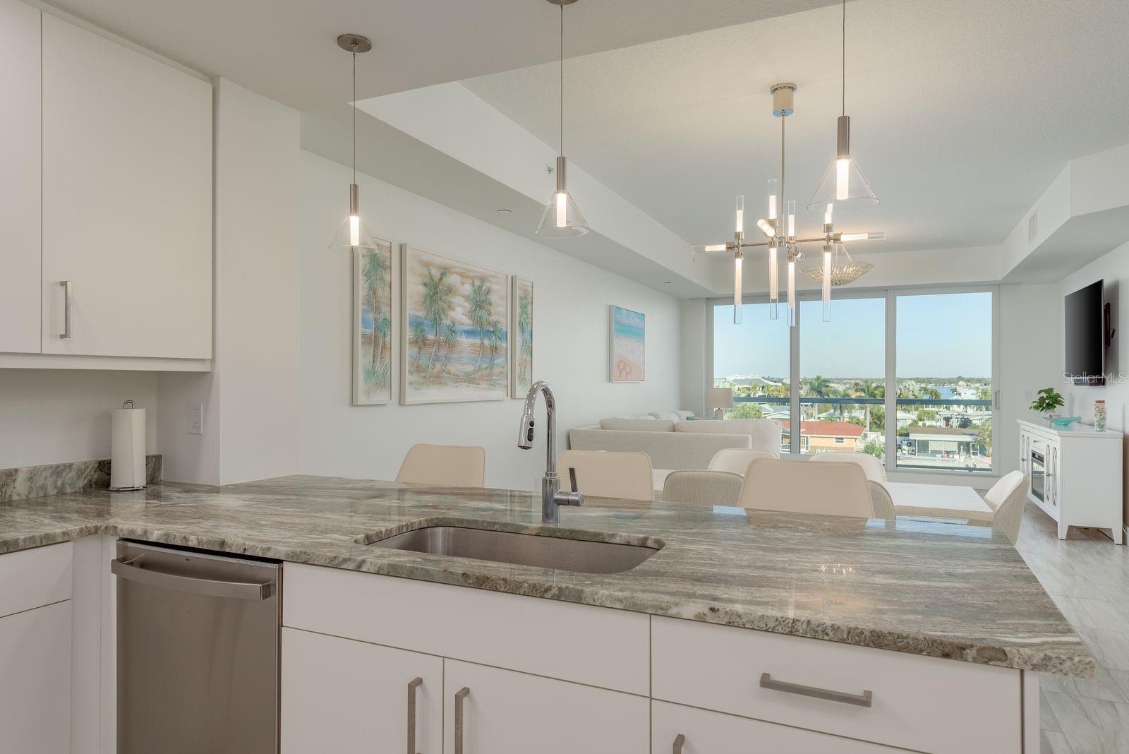 Image 13 of 37 For 415 Island Way  402