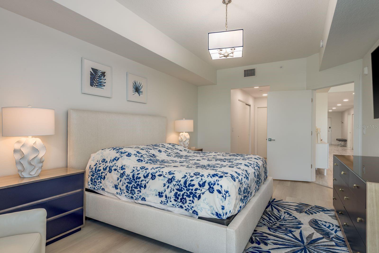 Image 19 of 37 For 415 Island Way  402