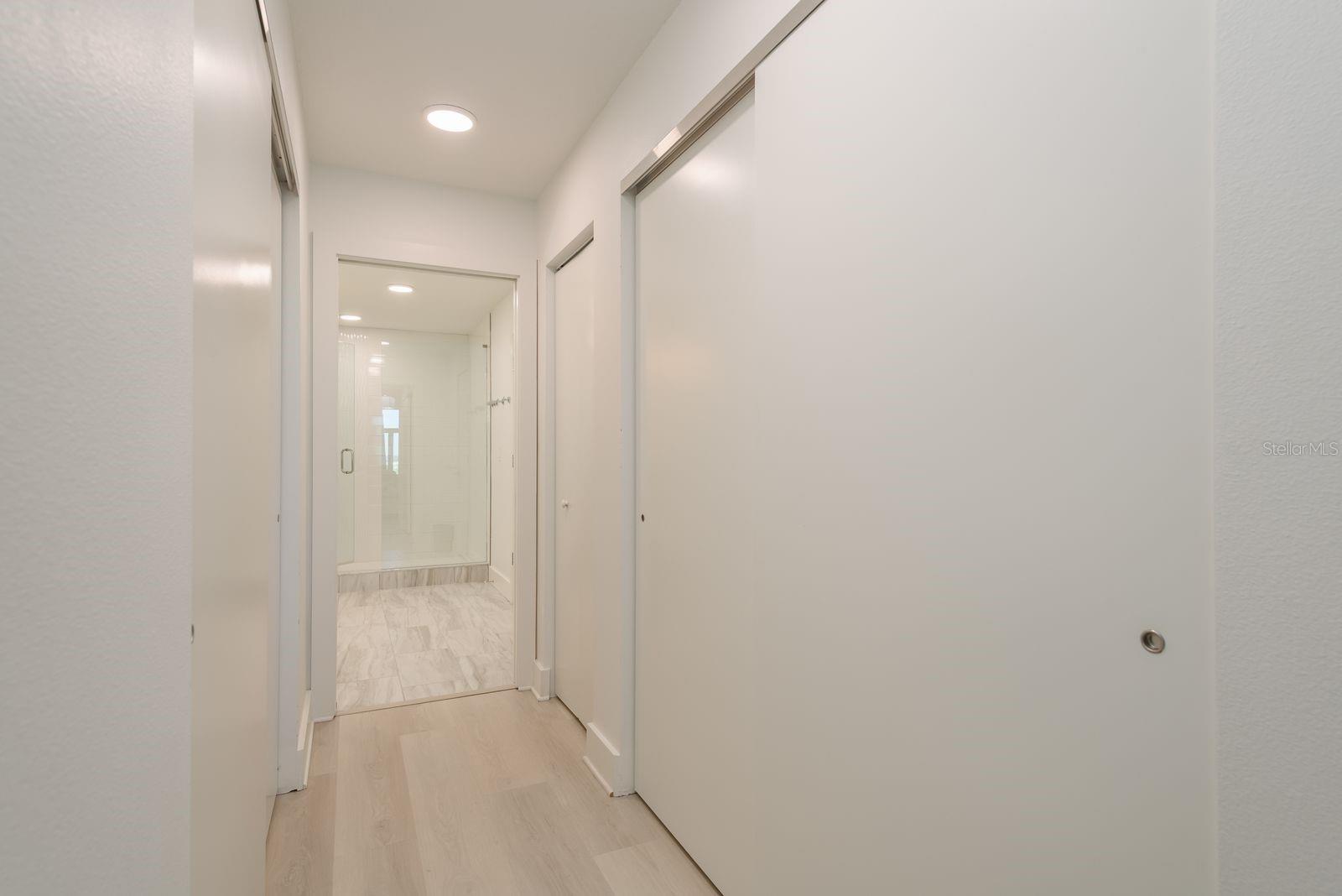 Image 22 of 37 For 415 Island Way  402