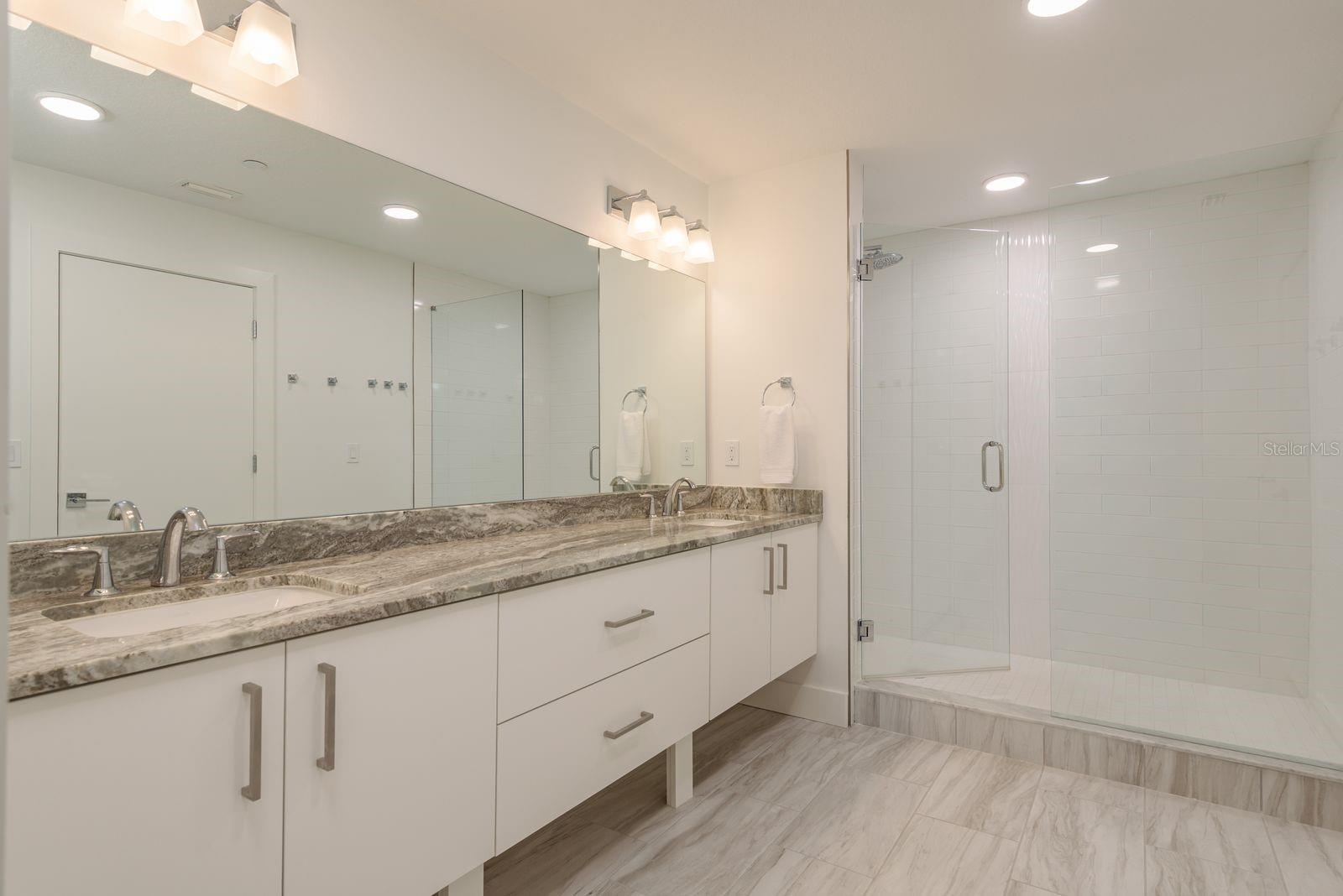 Image 23 of 37 For 415 Island Way  402