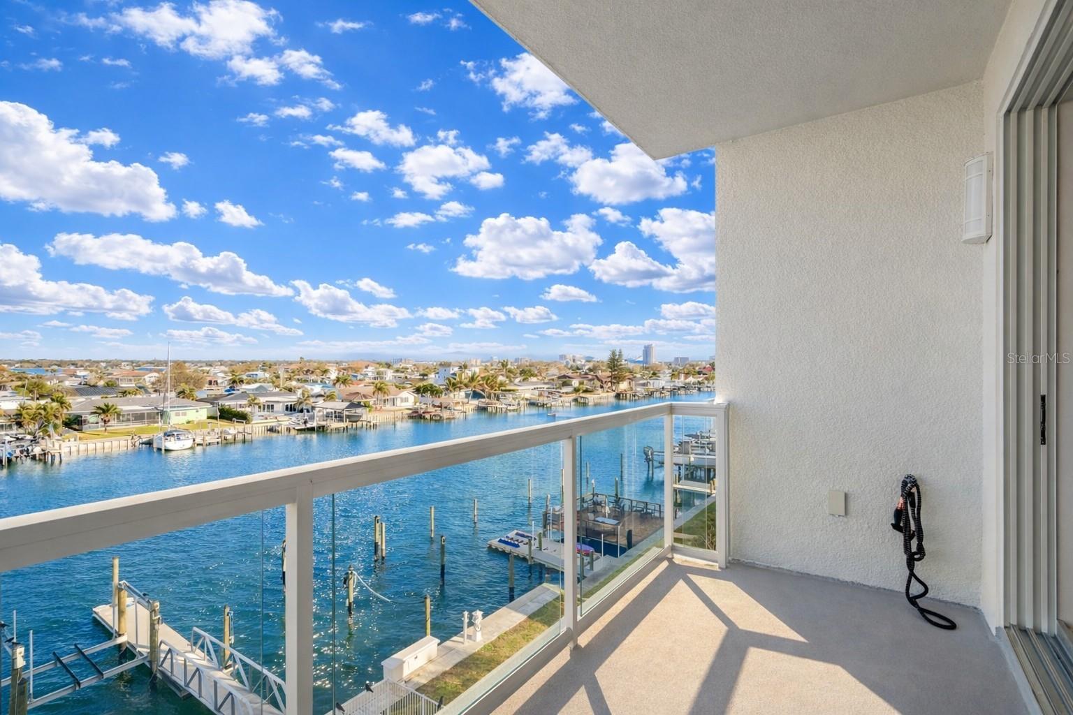 Image 27 of 37 For 415 Island Way  402