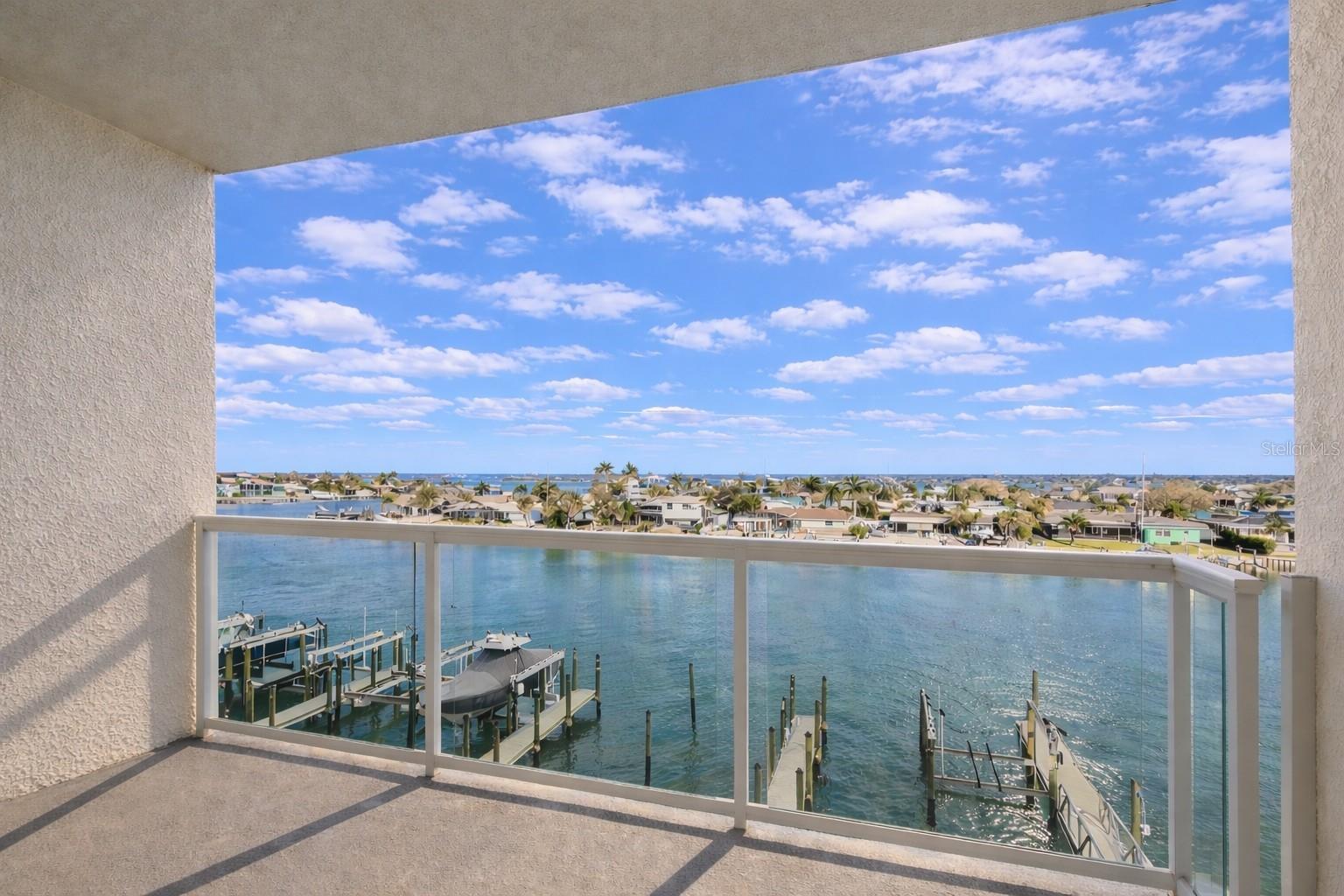 Image 28 of 37 For 415 Island Way  402