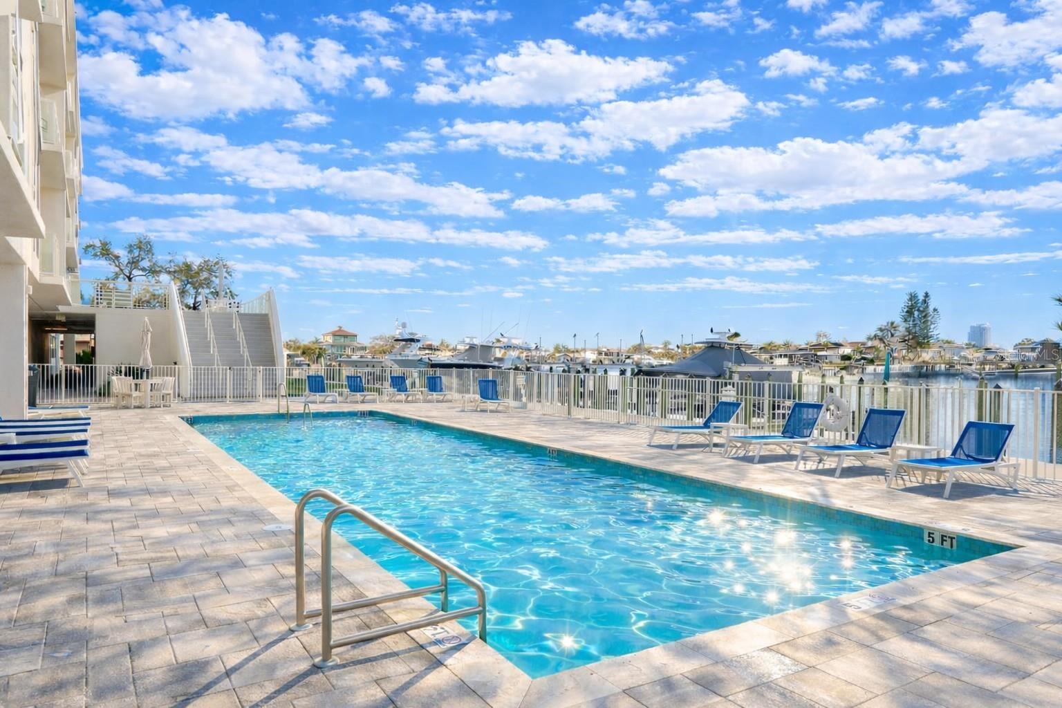 Image 29 of 37 For 415 Island Way  402