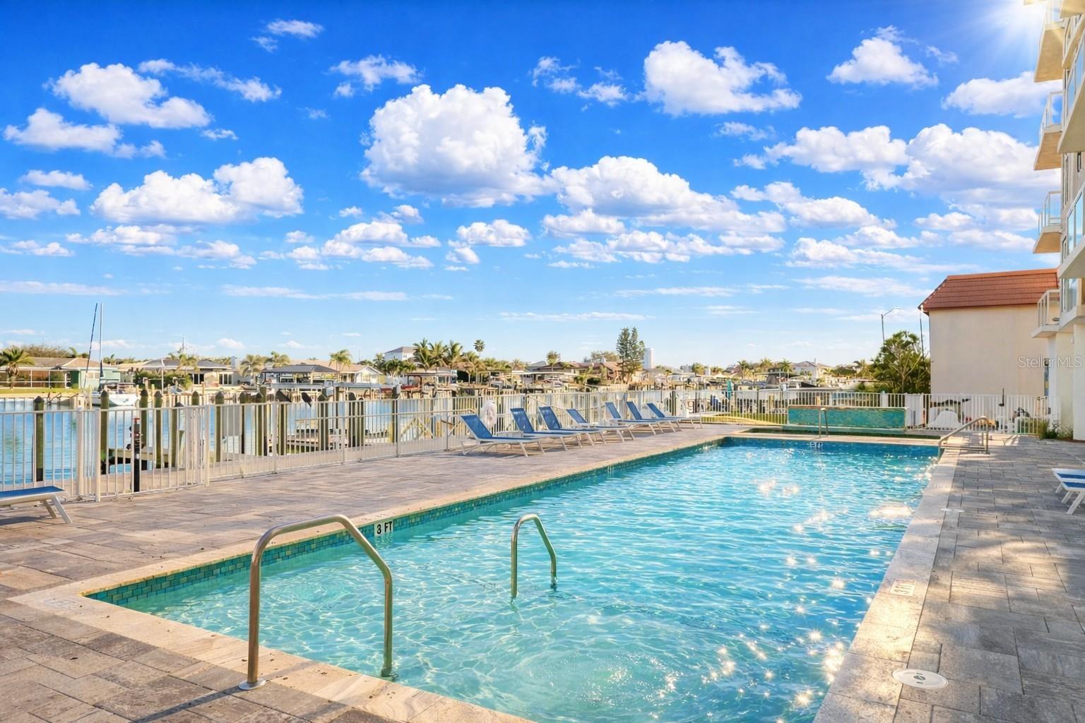 Image 30 of 37 For 415 Island Way  402