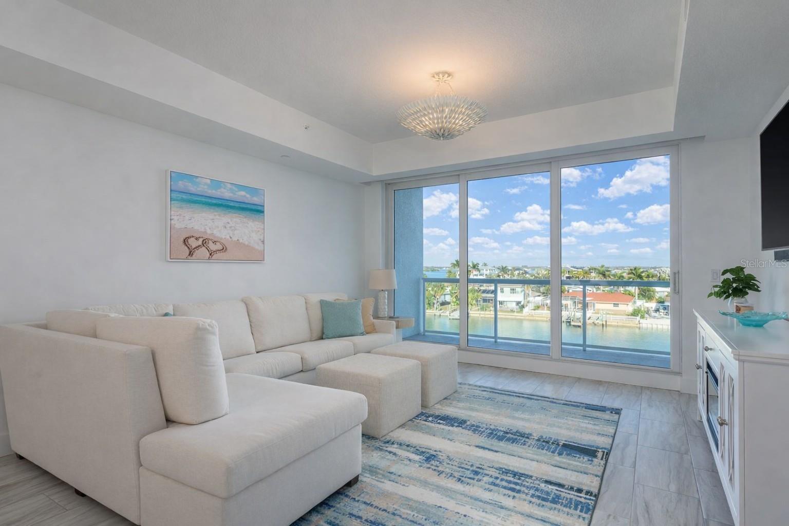 Image 5 of 37 For 415 Island Way  402