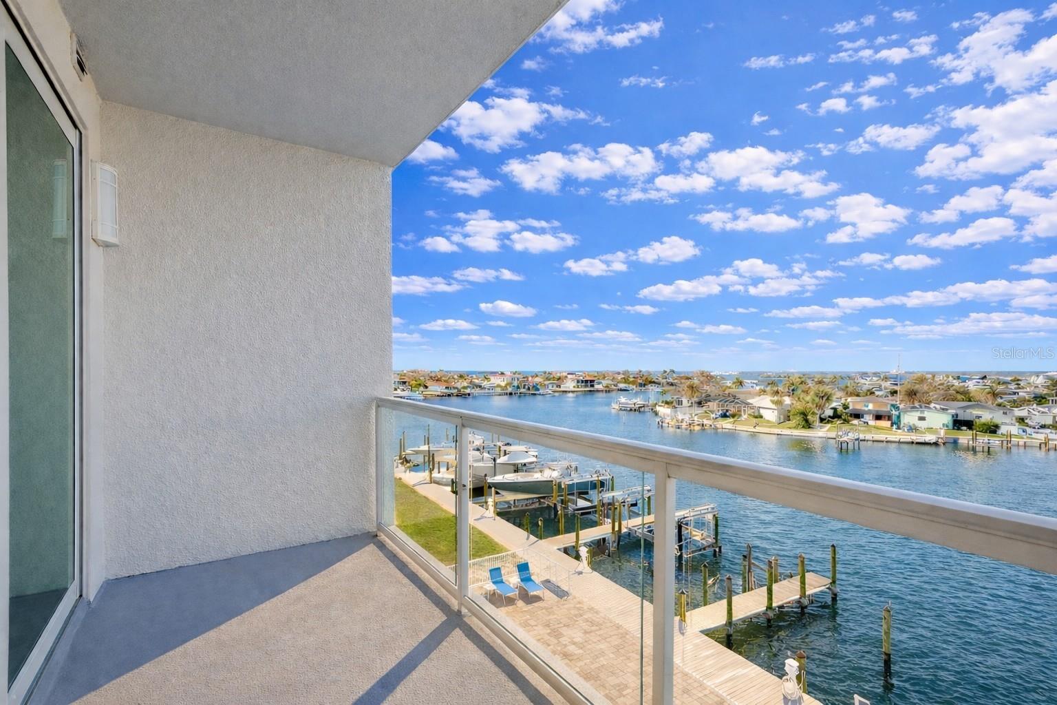 Image 7 of 37 For 415 Island Way  402