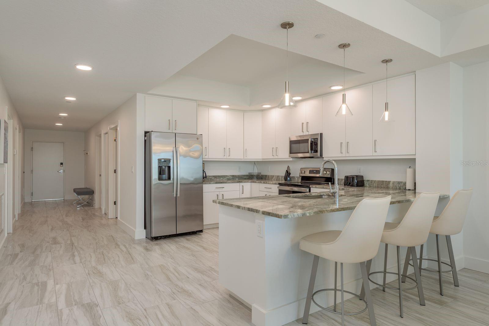 Image 9 of 37 For 415 Island Way  402