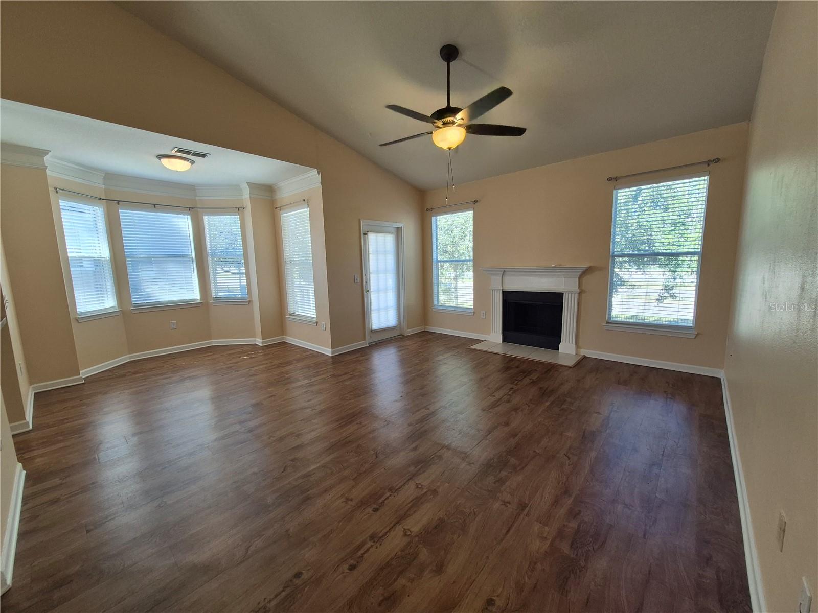 Image 21 of 36 For 18104 Villa Creek Drive