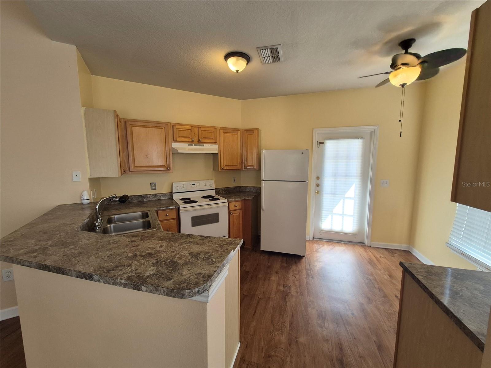 Image 27 of 36 For 18104 Villa Creek Drive